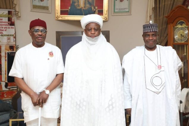 L-R: Governor of Rivers State, Nyesom Ezenwo Wike; His eminence, Alhaji Muhammad Sa’ad Abubakar, Sultan of Sokoto and Governor of Sokoto State, Rt. Hon. Aminu Waziri Tambuwal during the governors  courtesy visit to the Sultan’s palace in Sokoto over the weekend.