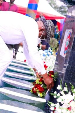 Governor of Rivers State, Nyesom Ezenwo Wike laying wreath at the Isaac Boro Park Cenotaph, Port Harcourt in commemoration of the 2022 Armed Forces Remembrance Day celebration on Saturday.
