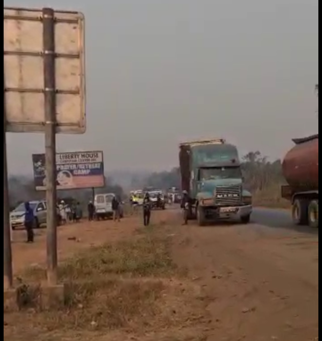 Vehicles stranded on Benin-Ekpoma highway