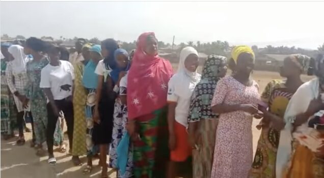 APC members queue to vote in Osogbo