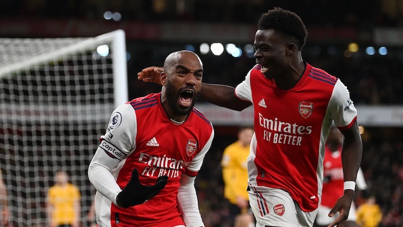 Alexandre Lacazette scores Arsenal winner against Wolves