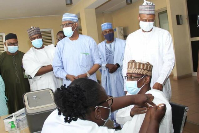 Minister of Federal Capital Territory, Malam Muhammad Bello  taking the booster shot of the Coronavirus vaccine on Sunday