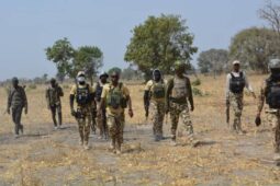 Nigerian troops hunt for terrorists