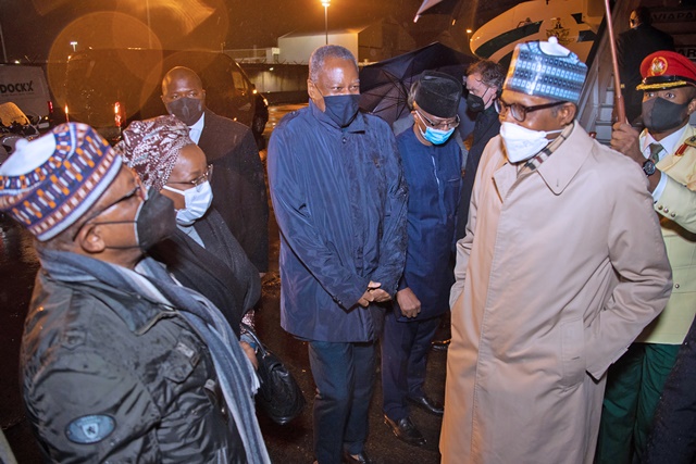 The president with Nigerian delegates