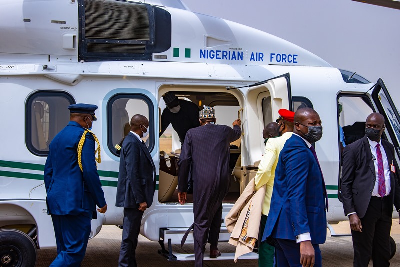 Buhari boarding a jet to State House, Abuja
