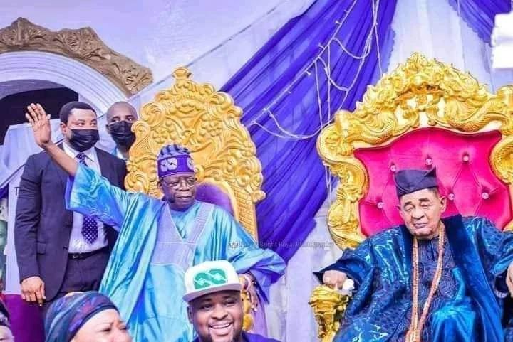 Tinubu acknowledges cheers in Alaafin's palace