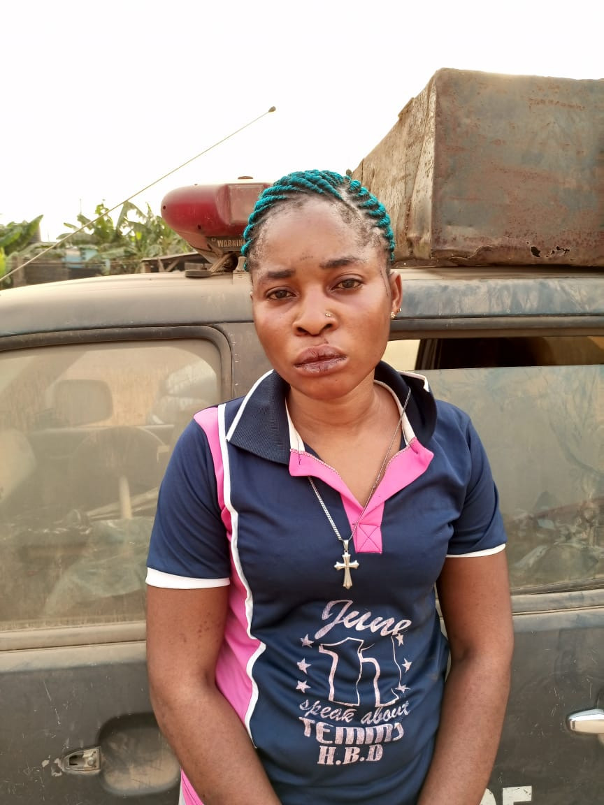 Ogun housewife, Cynthia Olukiowu arrested for allegedly stabbing Habeeb Aremu, her in-law to death for breaking a mirror belonging to her.