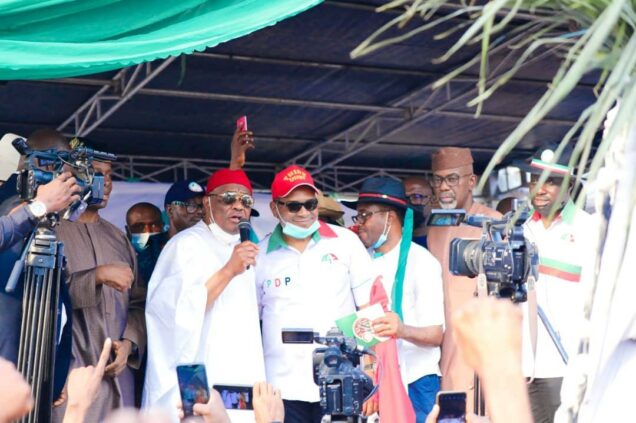 Governor of Rivers State, Nyesom Ezenwo Wike (2nd left), former Governor of Cross River State, Liyel Imoke (2nd right) and others at the flag-off of PDP’s campaigns for Ogoja/Yala Federal Constituency and Akpabuyo State constituency bye elections in Calabar on Saturday.