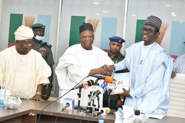 GOV. MAI MALA BUNI OF YOBE, CHAIRMAN ALL PROGRESSIVES CONGRESS (APC) CARETAKER AND EXTRA-ORDINARY CONVENTION PLANNING COMMITTEE (CECPC) HANDING OVER THE PARTY’S LEADERSHIP TO SEN. ABUDULLAHI ADAMU, THE PARTY’S NEW NATIONAL CHAIRMAN