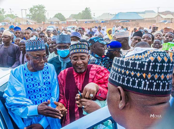 Alhaji Bello Goronyo Sokoto PDP chairman gives out cars to party executives