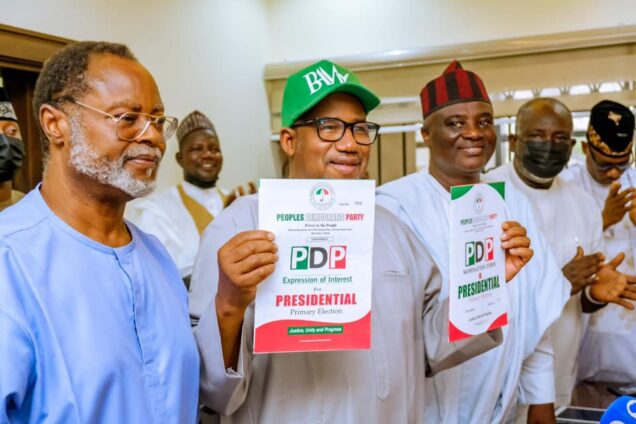 Governor Bala Mohammed of Bauchi displaying the PDP presidential nomination formS bout for him by members of Bala Mohammed Vanguard