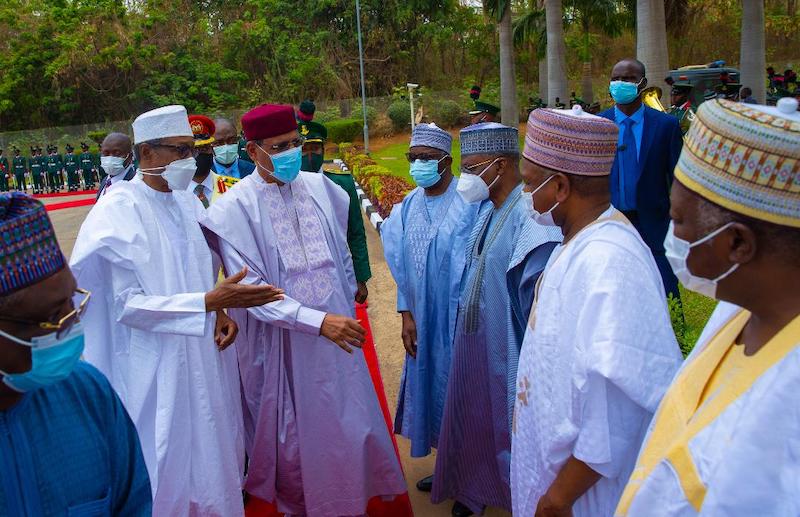 Buhari introduces Bazoum to some Nigerian officials including governors