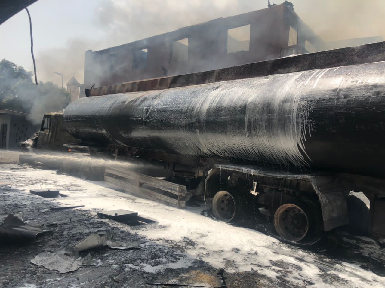 Moment tanker exploded at Filling Station in Mushin Lagos (Photos video ...