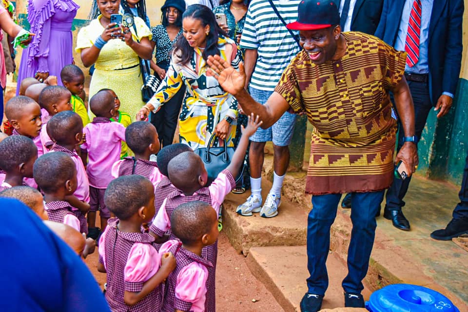Soludo with the pupils at the school