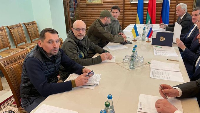 Russian, Ukrainian delegations at the meeting