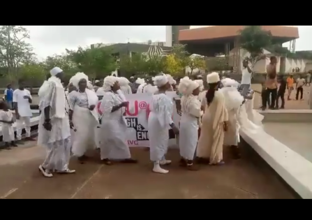Traditionalists from Ile Ife protesting appointment of Vice Chancellor for the Obafemi Awolowo University on Monday
