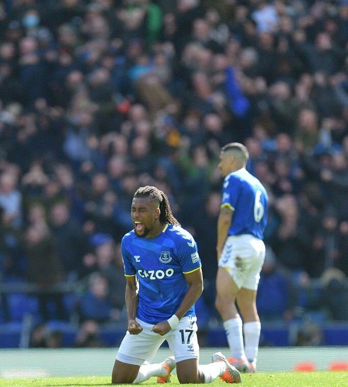 All hail Alex Iwobi for heroic performance against Man Utd