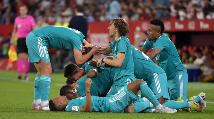 Madrid players celebrate their victory