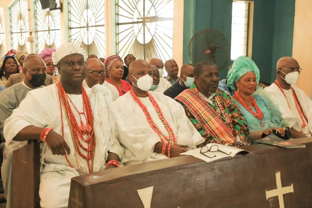 Ooni of Ife and others during the weding