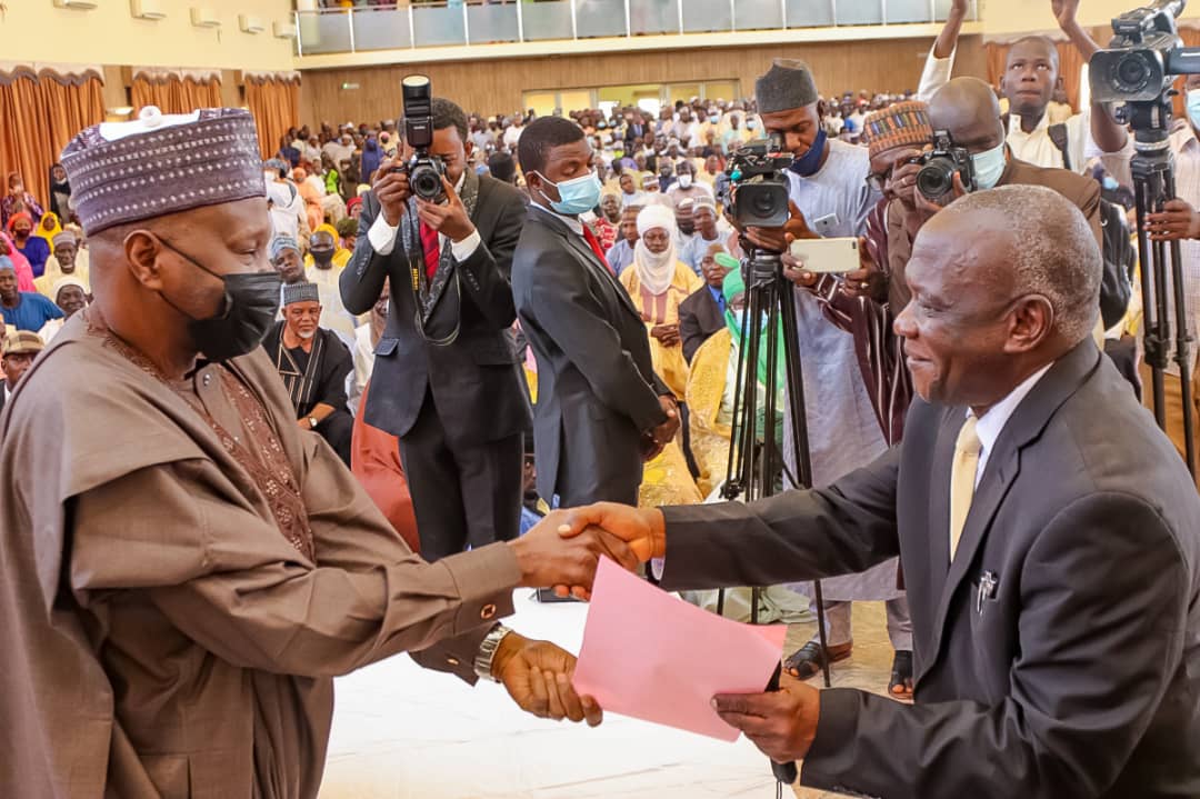 Gov. Inuwa Yahaya swears in Justice Joseph Awak as the substantive Chief Judge of the state