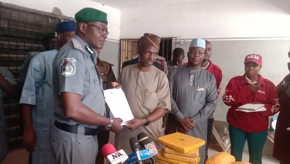 Comptroller, Ogun Area 1 Customs Command, Makinde Bamidele, handing over the seized loads of Indian hemp to NDLEA Director, Ishaku Yusuf Kwajafa in Abeokuta, the state capital