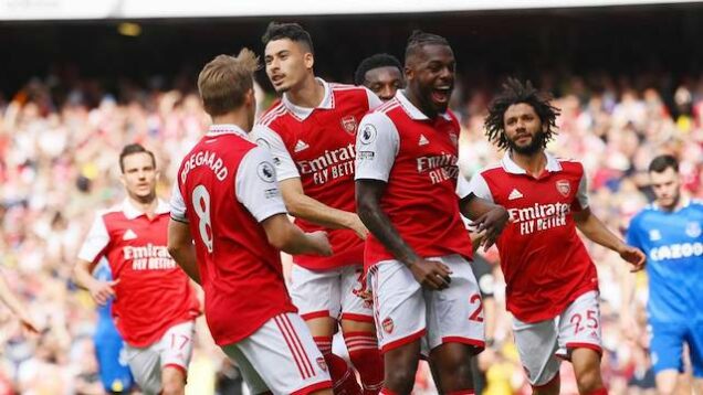 Arsenal hammer Everton but it was of no use