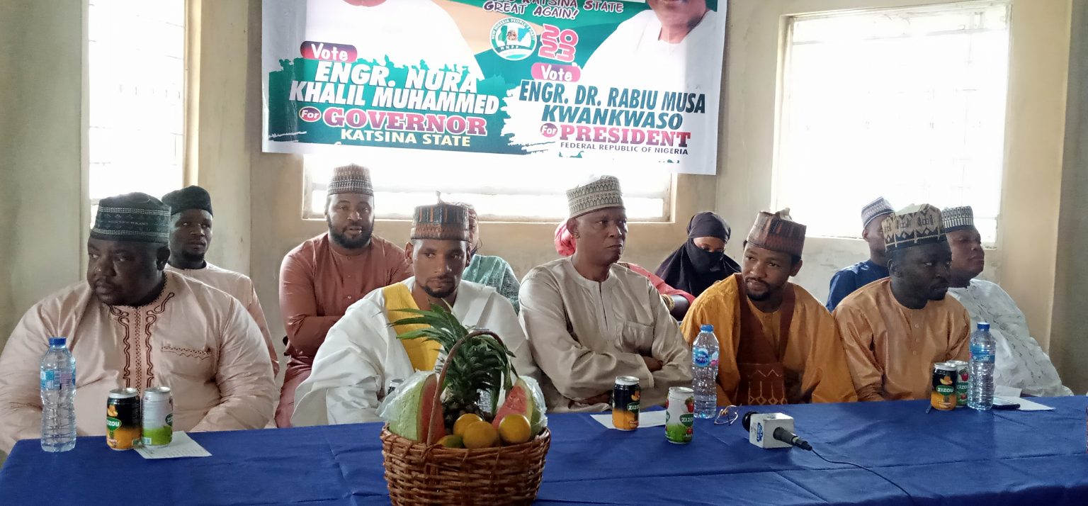 A Coalition of youth groups across the Daura Zone in Katsina State, has called on the people of the area to vote for Dr. Rabiu Kwankwaso as President during the 2023 elections. The youth who made the call during a meeting on Sunday in Daura, also solicited for support to Dr. Nura Khalil as the Katsina State governor under the New Nigeria People’s Party (NNPP). During the meeting, one of the NNPP stakeholders, Dr. Muttaqha Rabe said the meeting was to inform the people of the area about the intention of the two candidates. According to him, looking at the current situations in the country, if elected president, Kwankwaso would continue to focus more on the development of youths. “If you could remember, when he was the governor of Kano State, he empowered a lot of youths and sponsored many of them to study different courses in Nigeria and abroad. “Not only when he was the governor, even after his tenure, he has sponsored many indigenes of the state to further their education. “Some of them are now working, while some are enjoying the skills they acquired due to his intervention. “He provided skills acquisition centres across the 44 Local Government Areas (LGAs) in Kano State for people who are only interested in skills acquisition. “Therefore, I want to assure you that if he becomes the President, he’s going to continue towards that direction and other developmental programmes in Nigeria.” Dr. Rabe said. Earlier, the youth’s Coordinator, Amb. Bashir Bala said that Dr. Khalil also had the same interest for the development of youths just like Kwankwaso. According to him, some of the roads constructed through the Petroleum Trust Fund (PTF) which are still in good shape, were supervised by Khalil among other projects. He, therefore, called on the people of the zone and the state in general to ensure that their votes were for Khalil as governor and Kwankwaso as President.