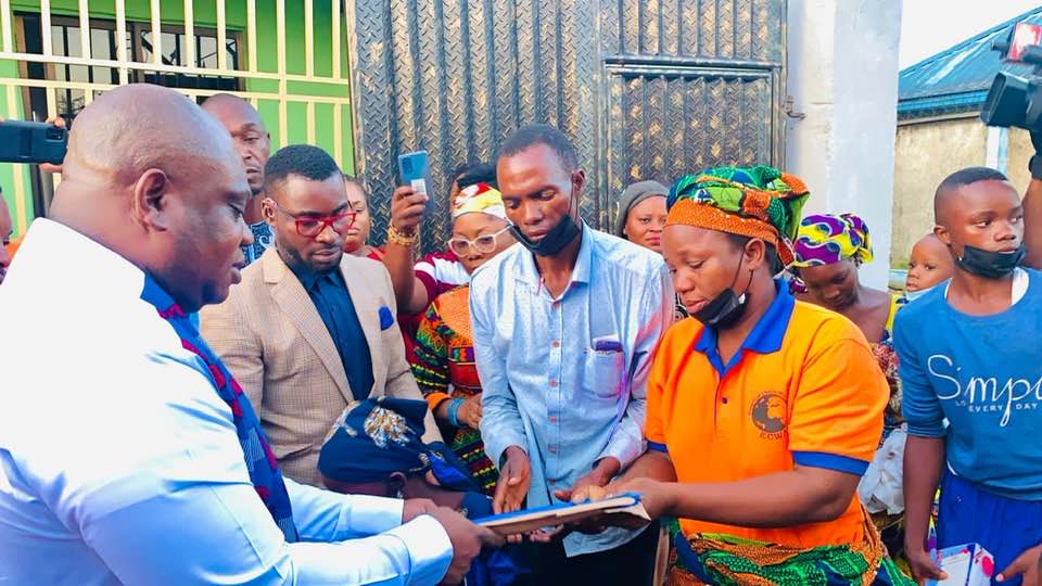 Apostle Chibuzor donates mini estate, car to Deborah's family