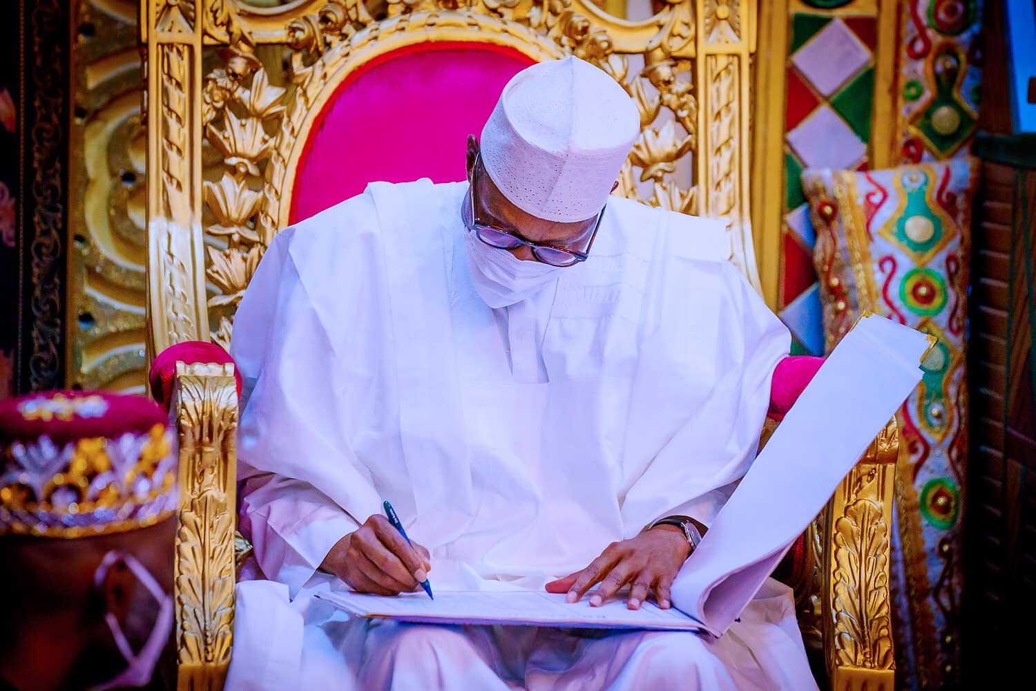 Buhari signing condolence register