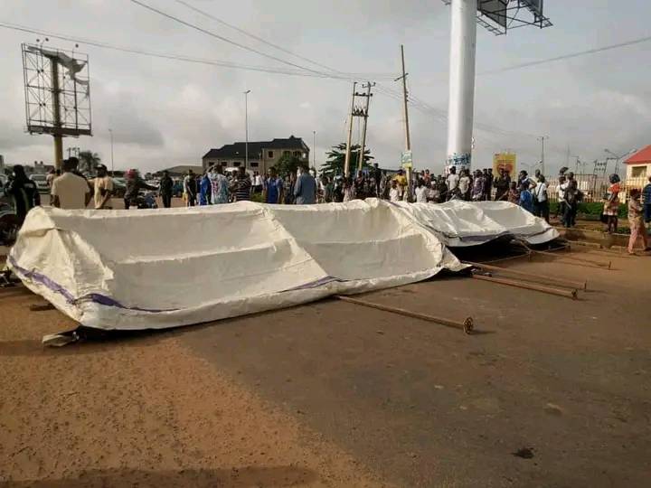 FUTA students barricade Akure-Ilesa Highway over lingering ASUU Strike
