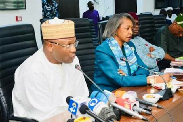 INEC boss Mahmood Yakubu announcing the extension of deadline for primaries