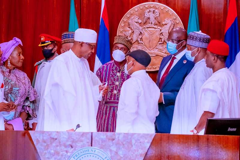 Buhari with outgoing ministers