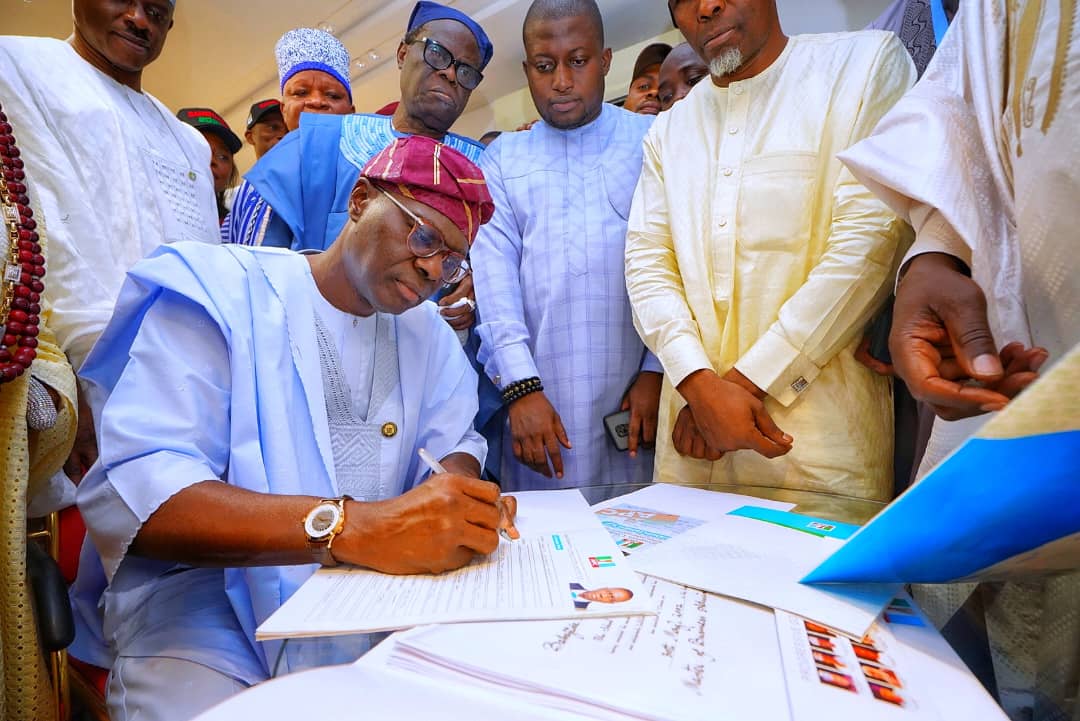 Lagos State Governor, Mr. Babajide Sanwo-Olu during his submission of the All Progressives Congress (APC) Governorship Nomination & Expression of Interest forms at International Conference Centre, Abuja, On Tuesday,