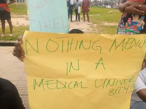 Students of Bayelsa Medical University protesting over non- accreditation of their courses.