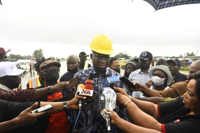 Fashola directs contractor to ease gridlock on Ibadan-Ife-Ilesa Expressway