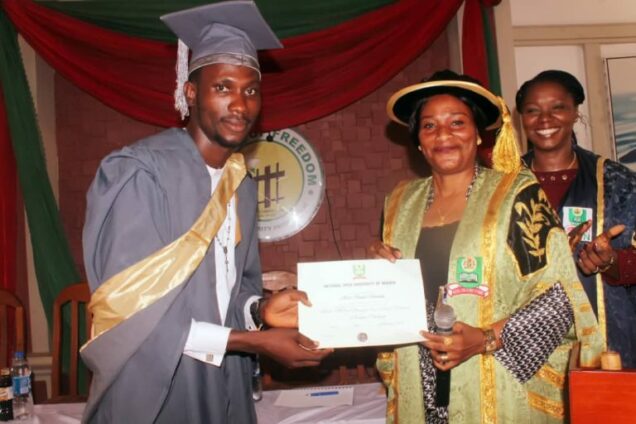 Kuje correctional centre inmate, Chinwendu Heart receving his certificate from NOUN official. He bags Second Class Upper degree from NOUN