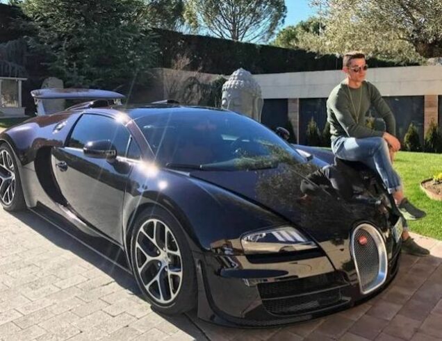 Ronaldo with one of the Bugatti Veyron that crashed