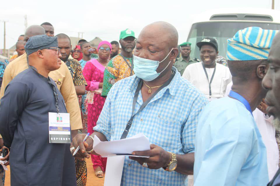 R-L: Incumbent LAHA Member Ikorodu Constituency 2, Hon NS Solaja (Aspirant) Ikorodu Constituency 2 Electoral officer (middle) Aro Moshood Abiodun (AMA) and in black face cap (Aspirant)