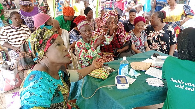Staff of Drug manufacturer, Dexa Medica, attending to beneficiaries of  free medical services at Ipaja Modern Market, Ayobo-Ipaja, in Lagos State