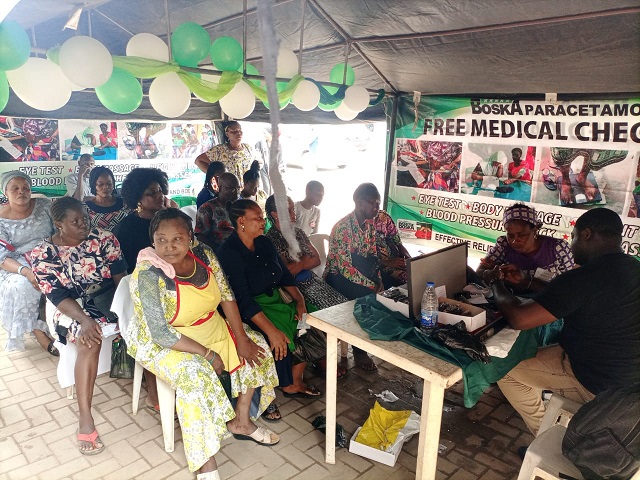 Staff of Drug manufacturer, Dexa Medica, attending to beneficiaries of free medical services at Ipaja Modern Market, Ayobo-Ipaja, in Lagos State