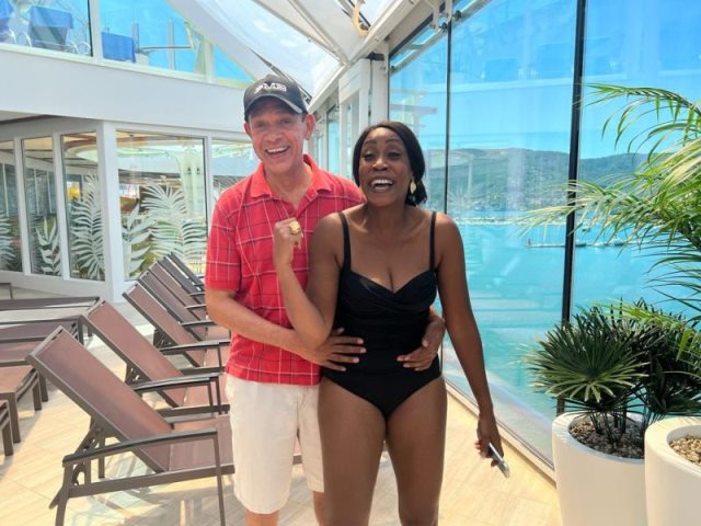 Murray-Bruce holding the lady in sexy manner