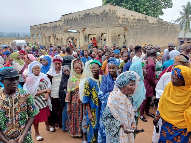 A large crowd at Iragbiji Polling Unit