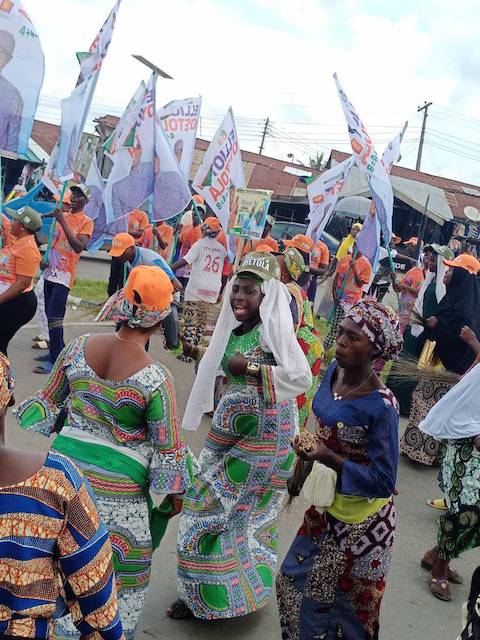 Dancing for Oyetola at the Ede rally