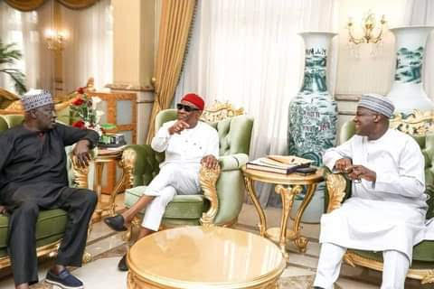 The three leaders during the meeting