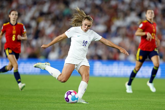 Stanway's stunner takes England to Semi-finals