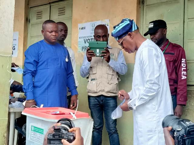 Oyetola casting his vote