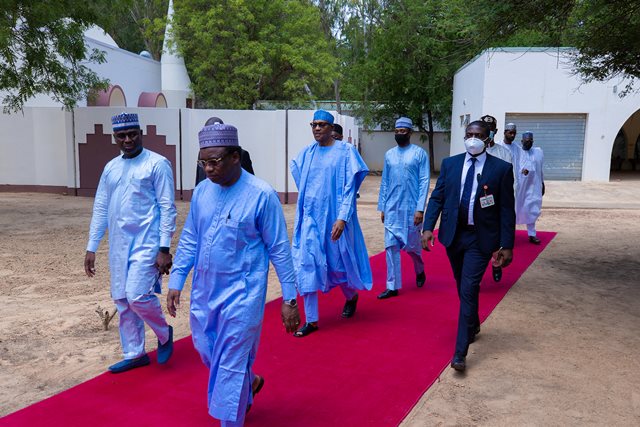 Buhari arriving the meeting