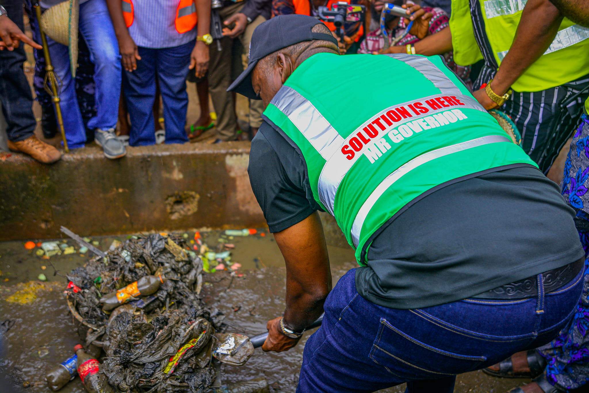 Gov. Soludo engages 31 contractors for waste disposal