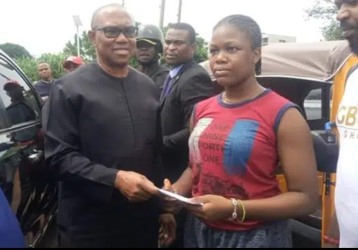 19 year-old  Covenant  Onyebuchi   giving her life savings her to Labour Party presidential candidate, Peter Obi in Enugu