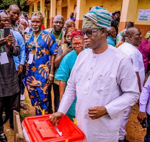 Deputy Governor, Benedict Alabi, casting his vote at  ward 6 unit 7, Baptist Day School, Ikire, Irewole Local Government Area of the state in the ongoing Osun election